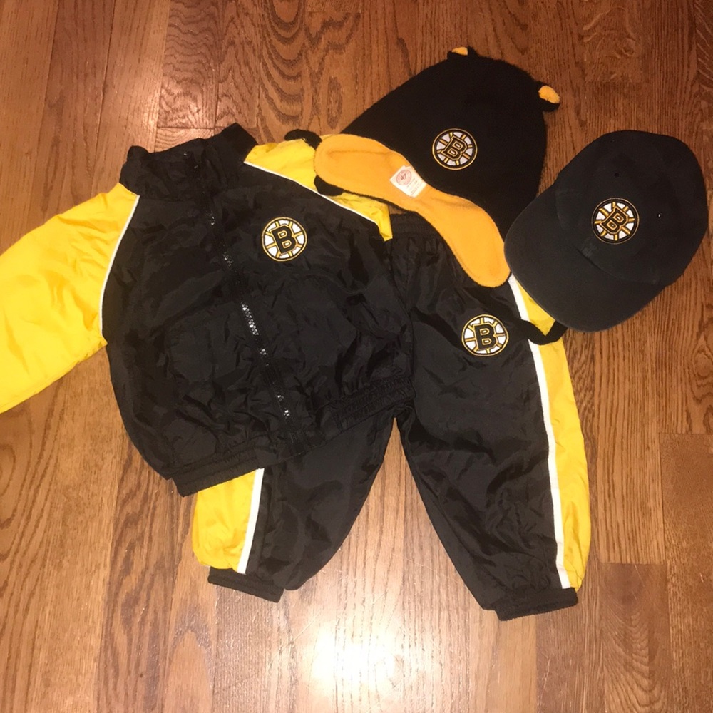 Bruins outfit with hats
